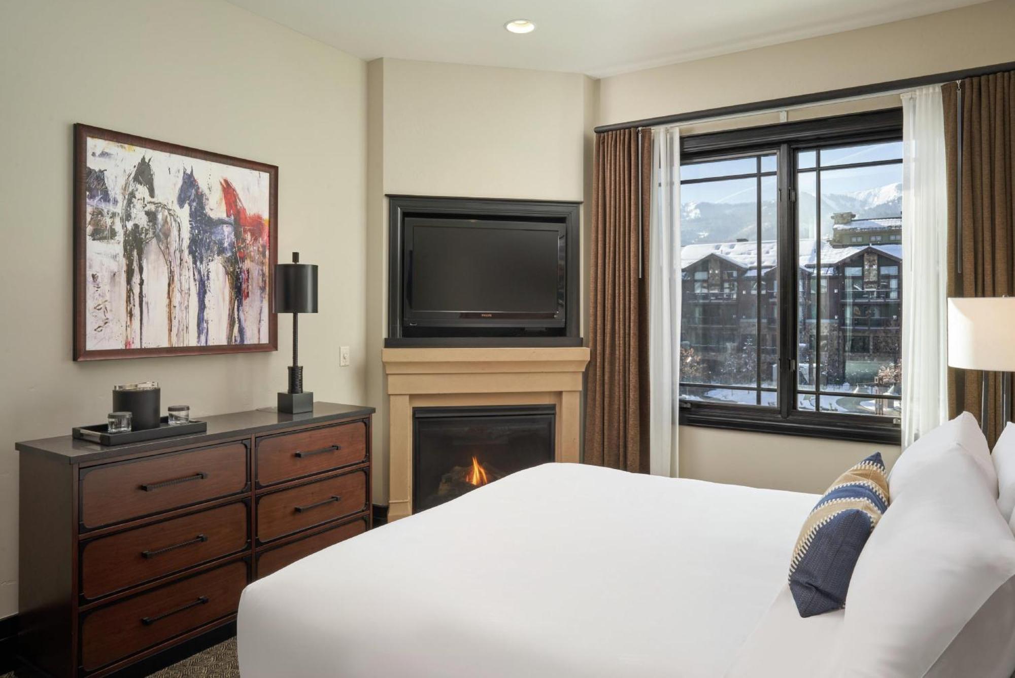 King Guest Room with Fireplace